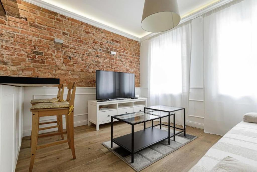Central Wroclaw Apartment - City Center - Bright And Cozy - U11 Kültér fotó